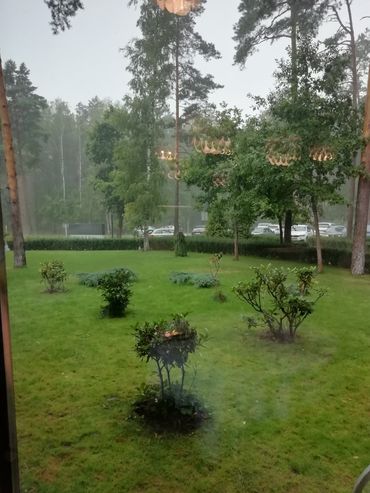 Пережидаем дождь в ресторанчике)